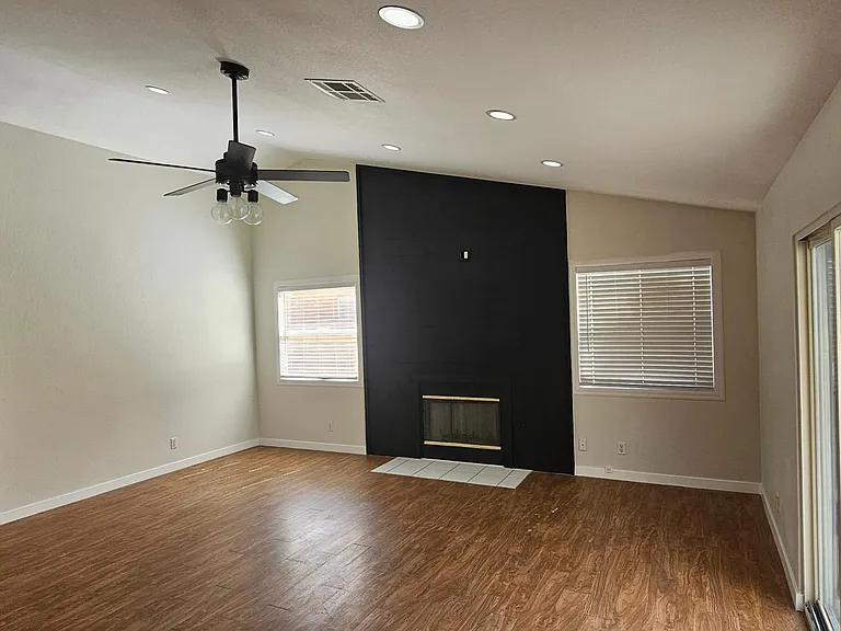 424 E Avenue J11 — Photo 15