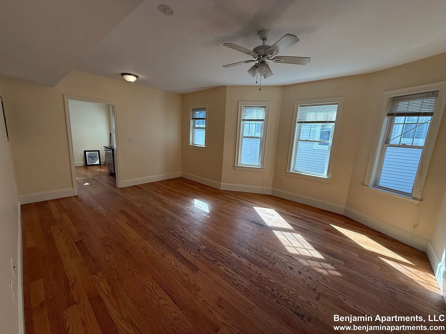 4 bed, $4,000 — Photo 4