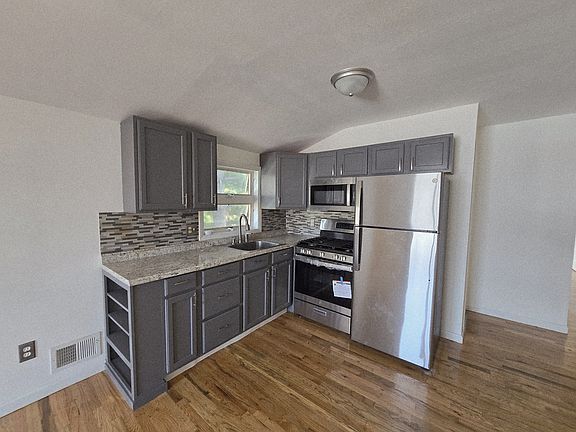 5th image of 162 Llewellyn Pl #Top