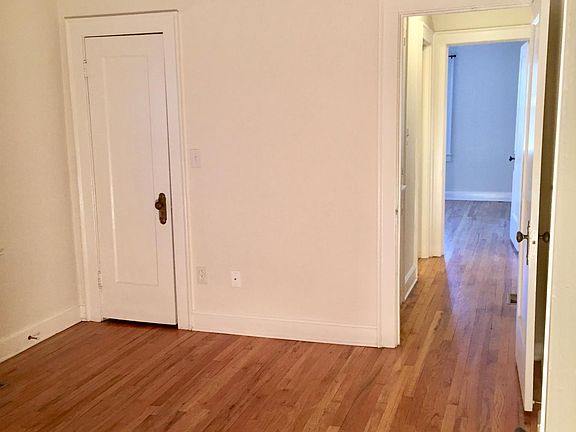 4th image of 5021 Wyandotte St #1