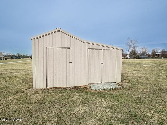 5th image of 460 Stonehouse Rd