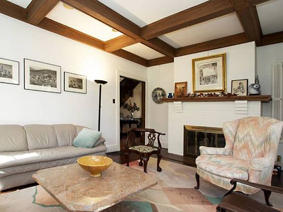 Living Room/Fireplace