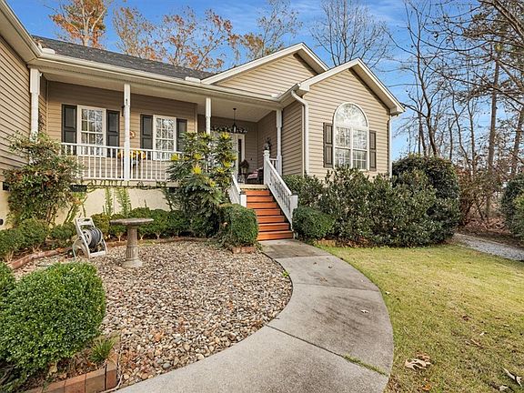 3rd image of 121 Sunset Bay Blvd