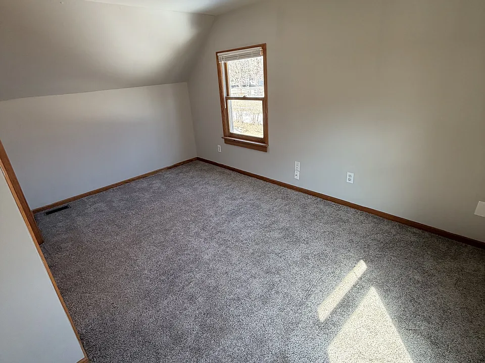 6909 Lakeview Dr