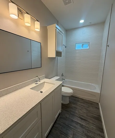 1229 Country Club Dr #3 — Photo 6