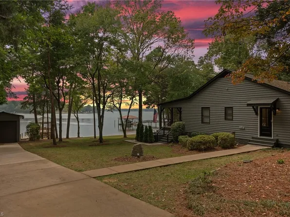 664 Stonemarker Rd, Mooresville, NC 28117