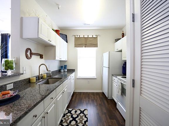 3rd image of 204 Somerset Bay Dr APT 103