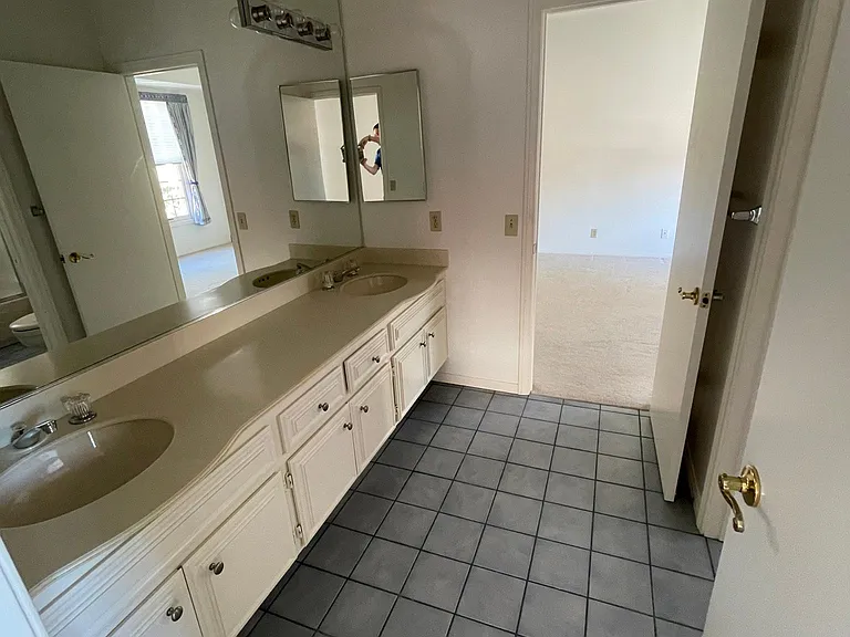 12023 Versailles Ct — Photo 15