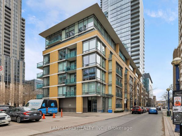 21 Scollard St #209-C02, Toronto, ON M5R 1G1