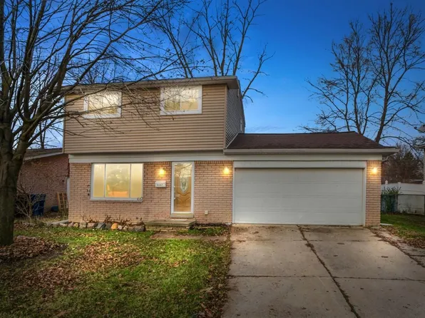 8887 Nottingham Dr, Ypsilanti, MI 48198