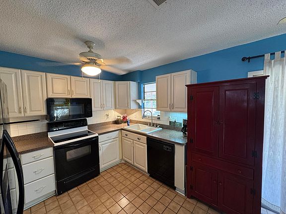 5th image of 582 SE Karrigan Terrace