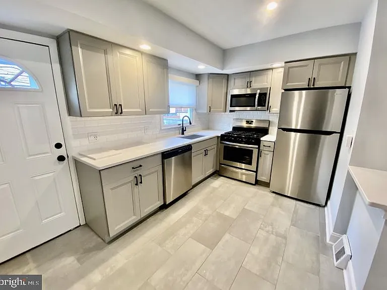 209 Daly St — Photo 5