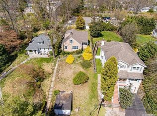 27 Parkview Ter, Huntington, NY 11743