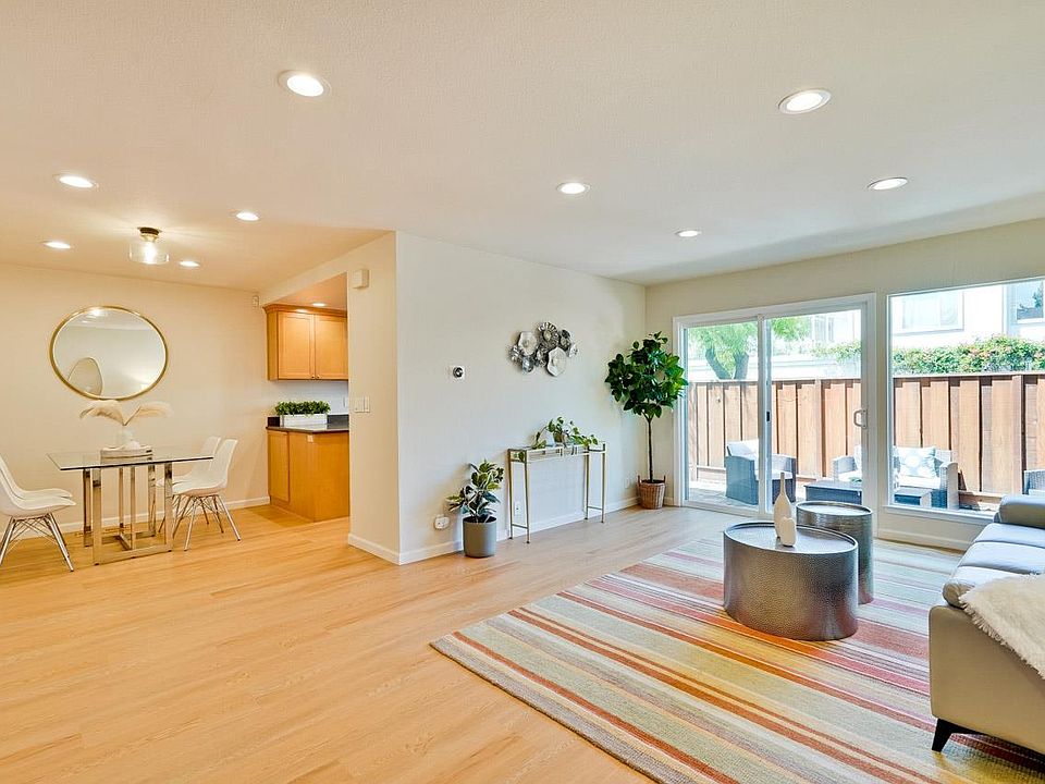 1st image of 20297 Northbrook Sq
