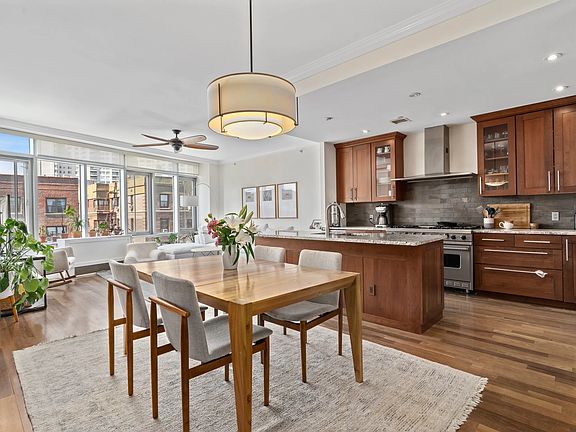 5th image of 3220 Arlington Ave APT 6B