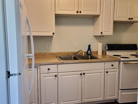 Good cabinet space in Kitchen