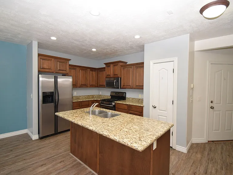 2182 E Whitekirk Way — Photo 2