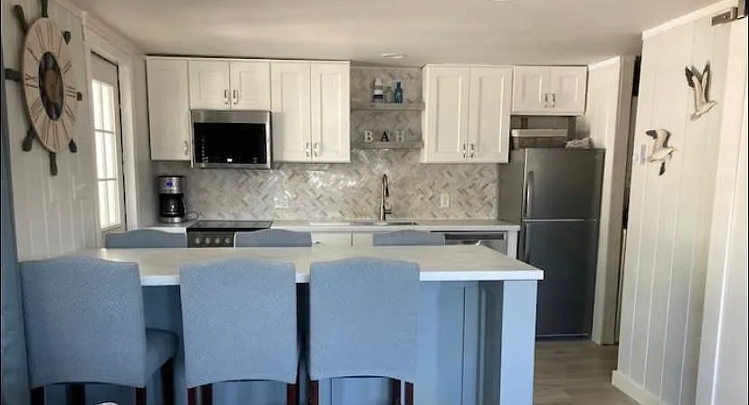 3 bed, 831 sqft, $2,200 — Photo 2