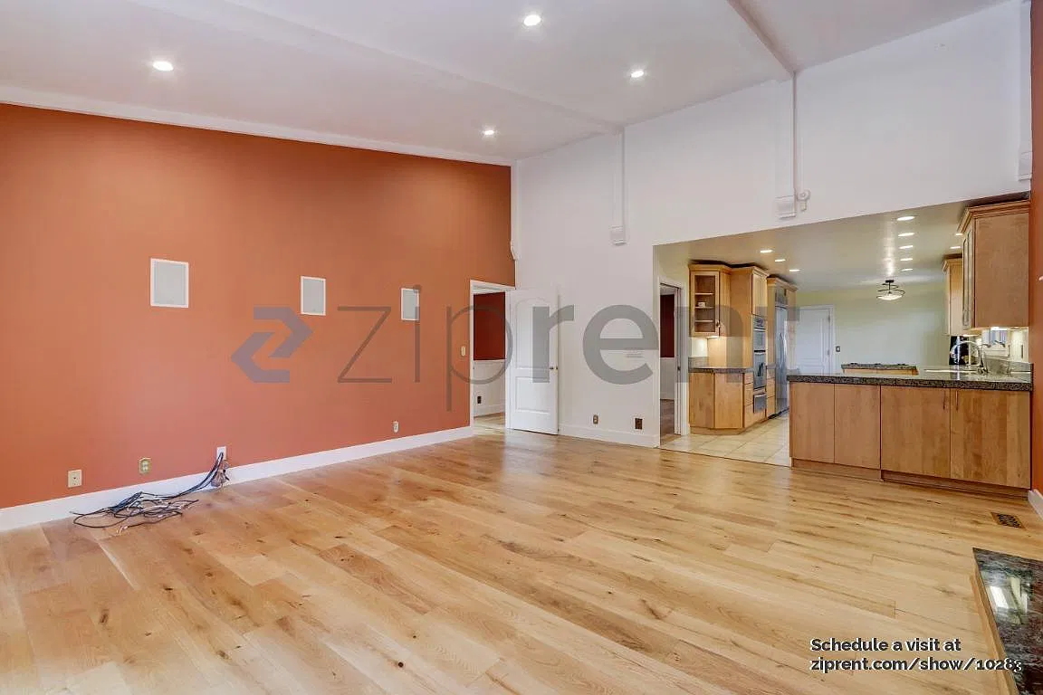 4 bed, 2.5 bath, 2294 sqft, $5,100 — Photo 4