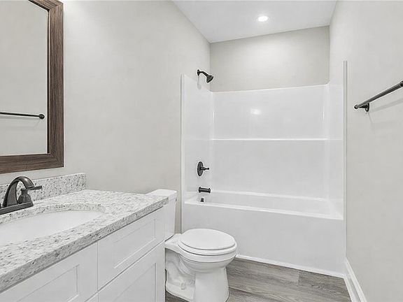 5th image of 311 Davis Rd