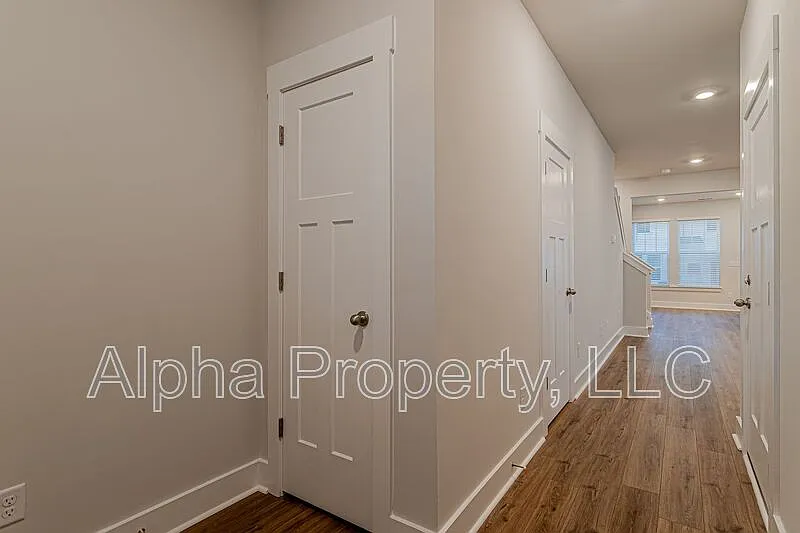 Building Photo - 511 Harebell Way