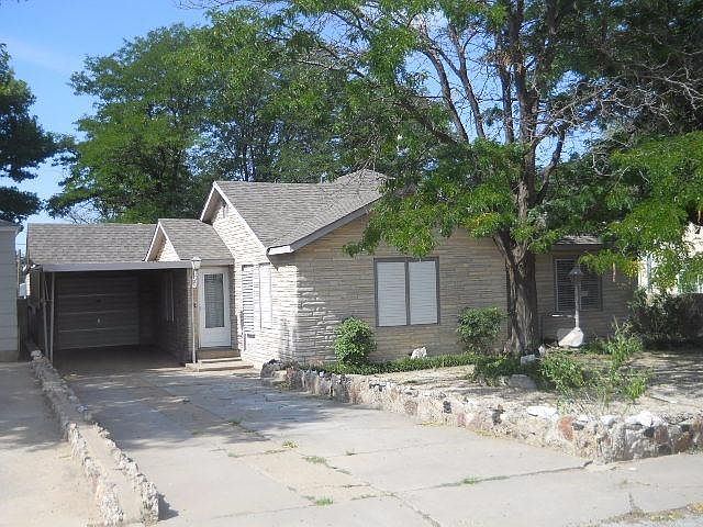 1st image of 615 W Avenue E