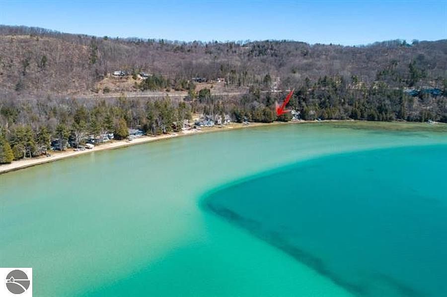 6224 S Tamarack Ln, Maple City, MI 49664 Zillow