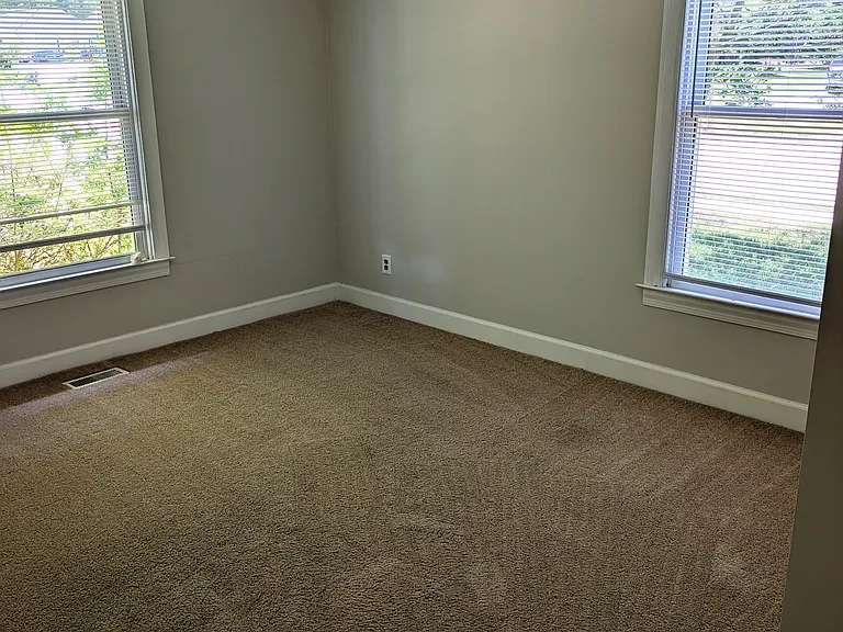 1601 Dartmore Dr N — Photo 9