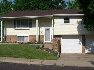 2710 N Millbrook Dr, Peoria, IL 61604