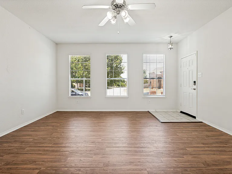 925 Jamie Dr — Photo 22
