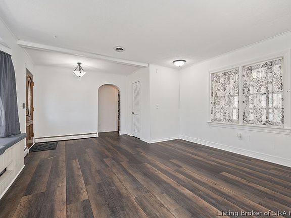 4th image of 1520 Maple Court