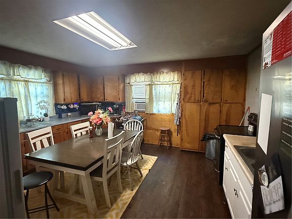 2nd image of 206 S 8th St