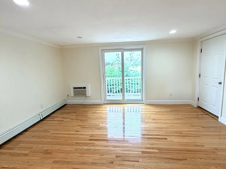 51 Plover Rd #D — Photo 2