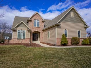 N54W16198 Westwind Dr, Menomonee Falls, WI 53051