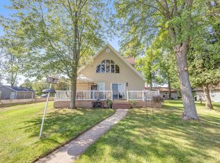 W4570 Buss Dr, Cecil, WI 54111