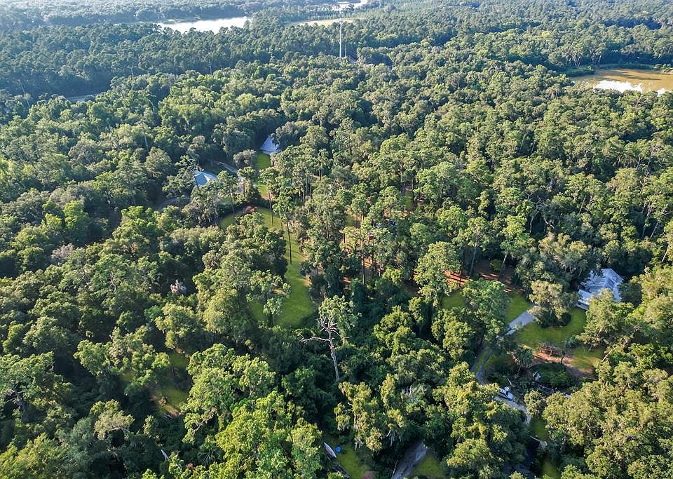 1st image of 37 Woodland Way