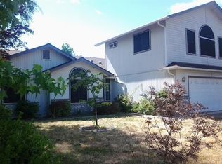 2422 Temple Dr, Medford, OR 97504