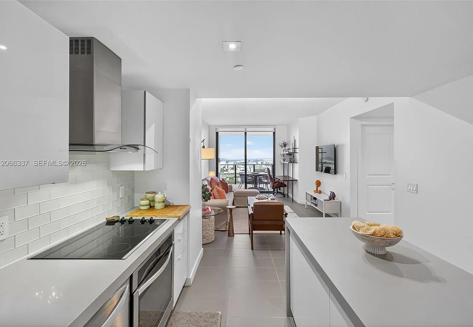 Canvas Condo — Photo 4