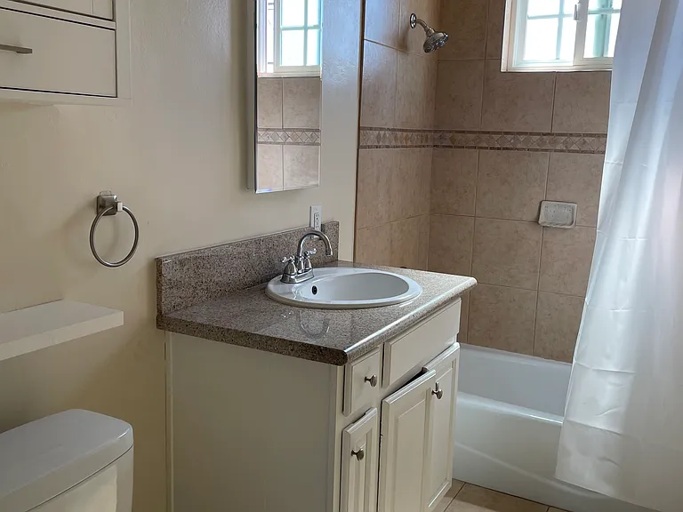 1521 1/2 N Hollywood Way #1521-1/2 — Photo 12