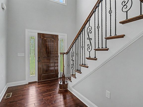2nd image of 280 Kenwood Ln