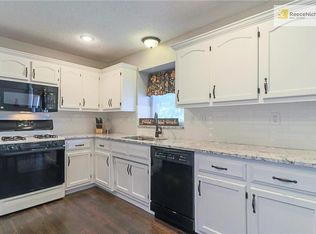 3928 SW Chatham Dr, Lees Summit, MO 64082