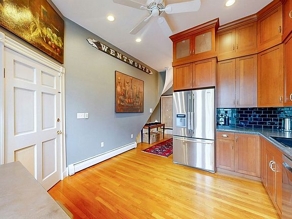 4th image of 25 Fort Ave #1