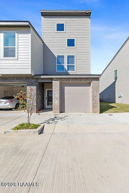 1st image of 500 Highland Oaks Ln