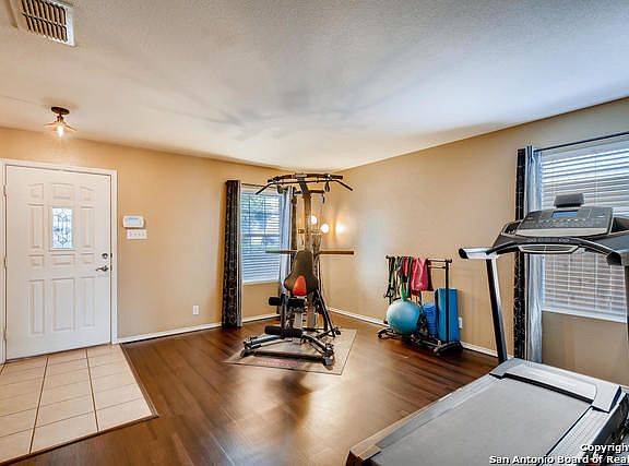 4th image of 7834 Oakdale Park