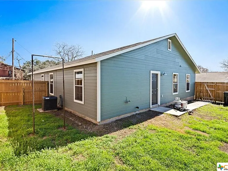1202 Hillyer St — Photo 12
