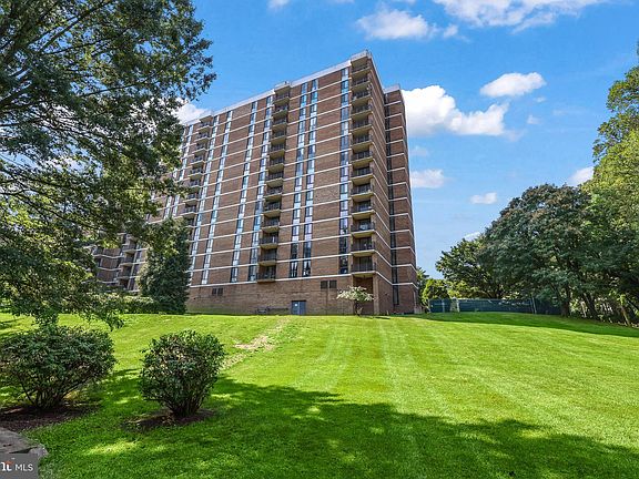 2nd image of 2300 Pimmit Dr APT 504