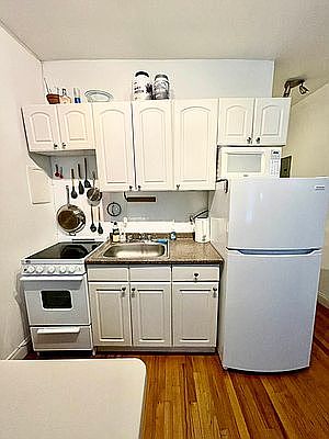 5th image of 449 W 56th St #B3