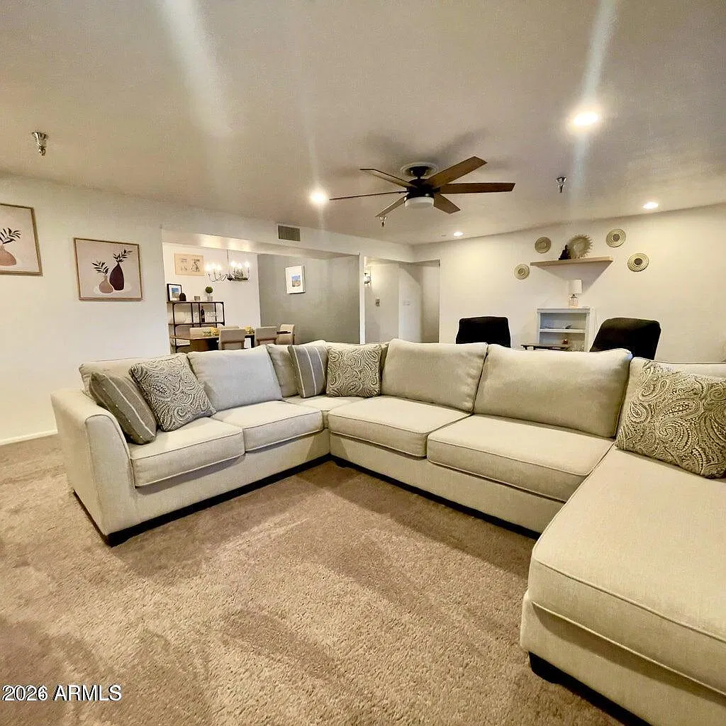 3 bed, 2.0 bath, 1698 sqft, $2,400 — Photo 3