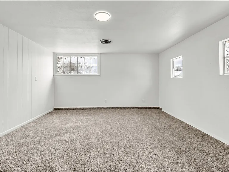 10313 N McKinley Ave — Photo 24