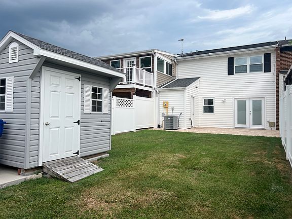 3rd image of 803 Saint Denis Ct